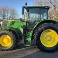 John Deere 6215R