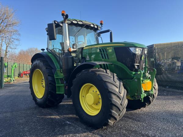 John Deere 6215R