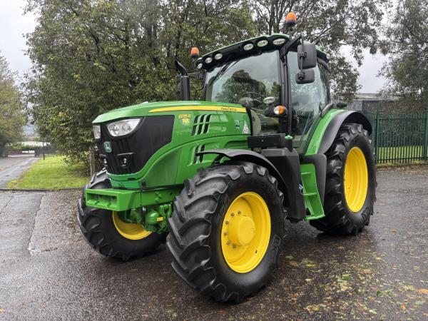 John Deere 6135R