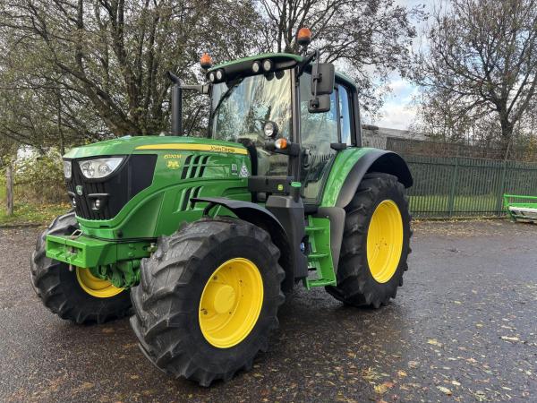 John Deere 6120M