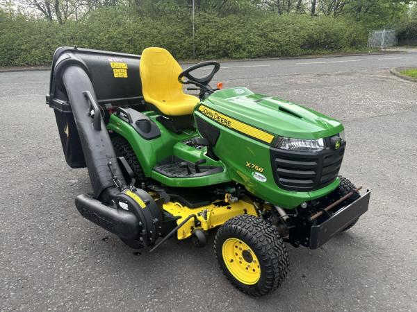 John Deere 758