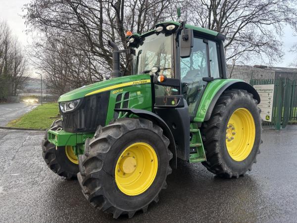 John Deere 6120M