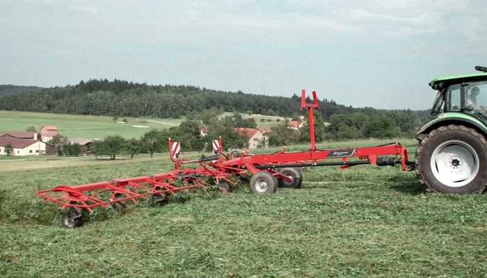 Kverneland 85140 C - Trailed high capacity tedder